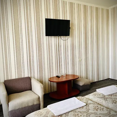 Intourist-Zakarpattia Hotel Uzhhorod Exterior photo